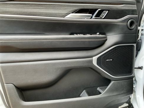 Used 2024 Jeep Wagoneer Series II w/ Flexible Seating Group image 33