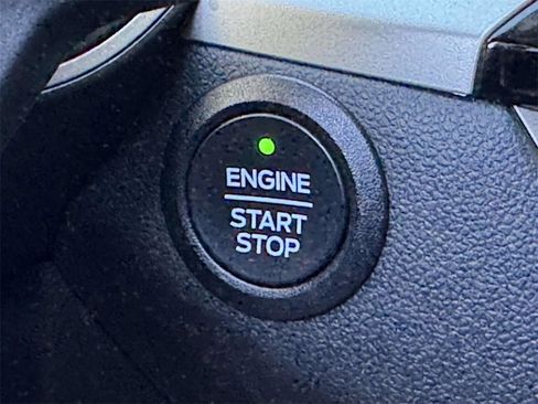 Used 2022 Ford Escape SE w/ SE Sport Appearance Package image 8