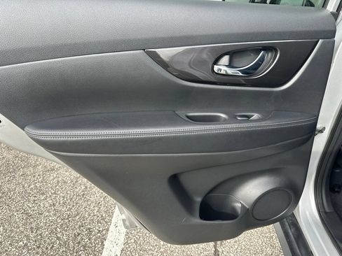 Used 2019 Nissan Rogue S w/ Special Edition Package FWD image 21