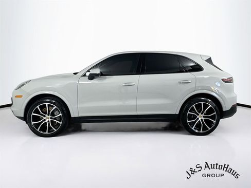 Used 2023 Porsche Cayenne Platinum Edition AWD/4WD image 4