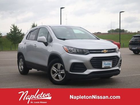 Used 2020 Chevrolet Trax LS w/ Tint and Cruise Package FWD image 1