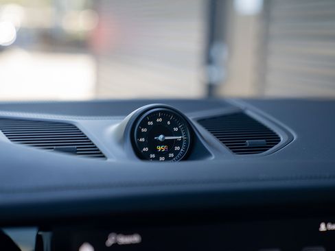 Certified 2025 Porsche Cayenne E-Hybrid AWD/4WD image 12