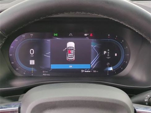 Used 2025 Volvo XC40 B5 Plus image 14