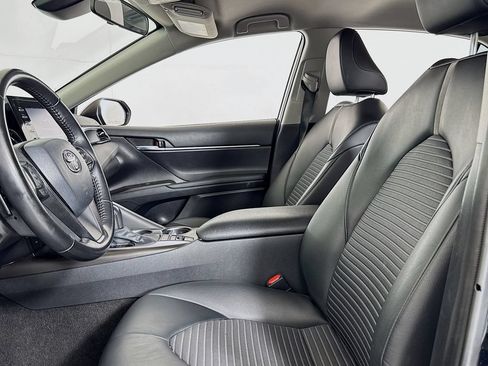 Used 2022 Toyota Camry SE FWD image 9