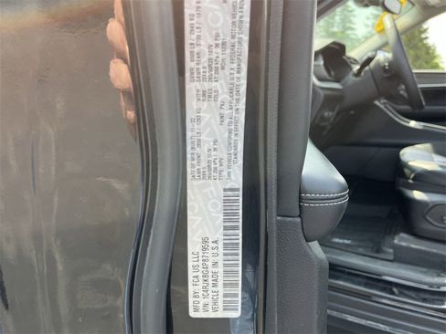 Used 2023 Jeep Grand Cherokee L Limited w/ Black Appearance Package image 34