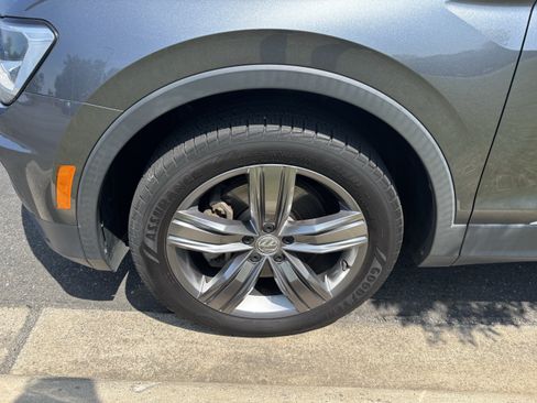 Used 2020 Volkswagen Tiguan SEL FWD image 26