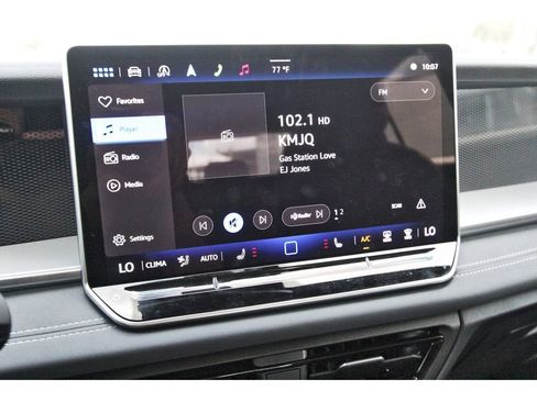 Used 2025 Volkswagen Tiguan SE R-Line image 18