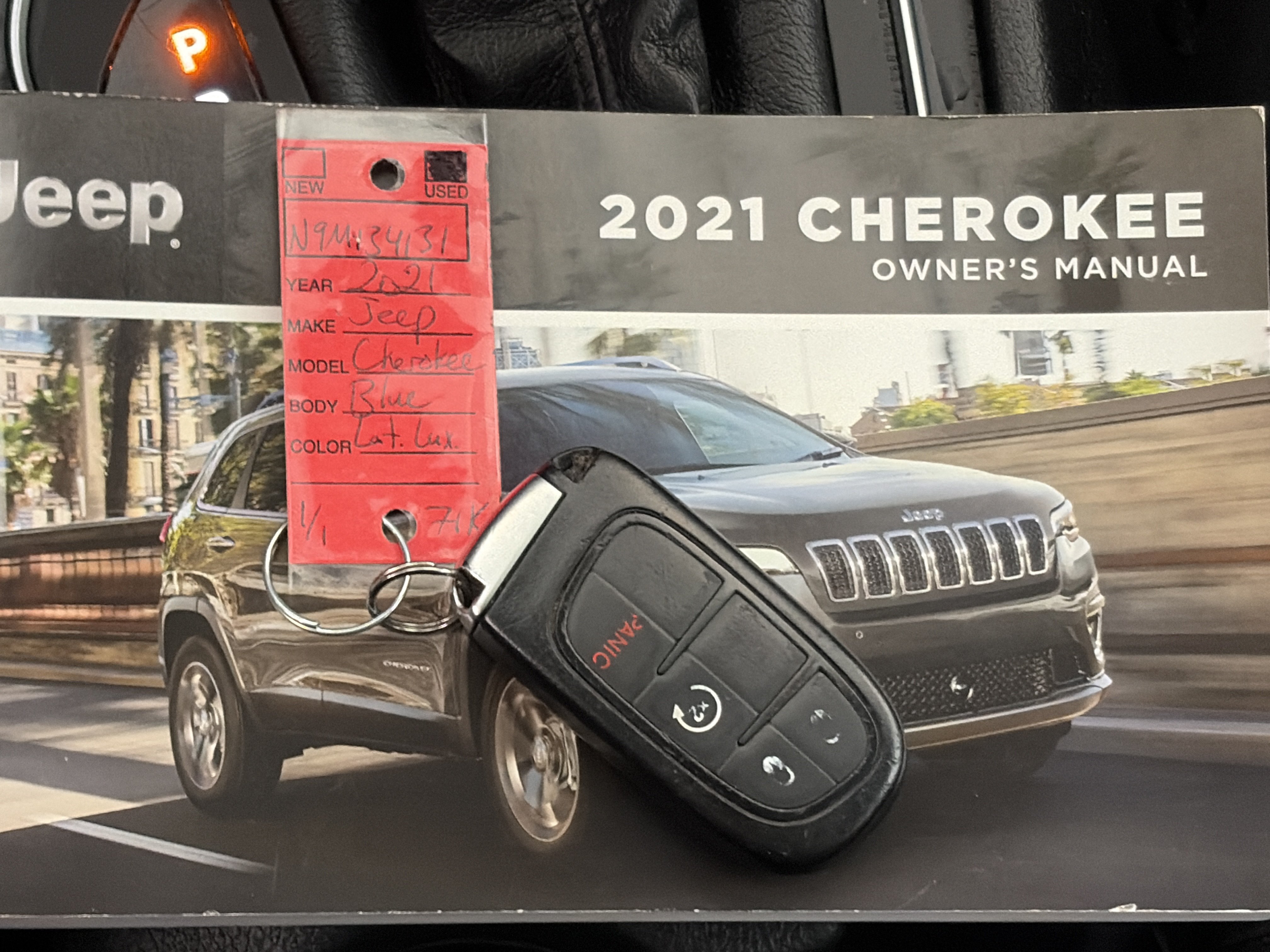 Used 2021 Jeep Cherokee Latitude Lux w/ Sun & Sound Group AWD/4WD image 38