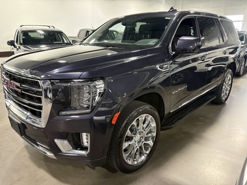Used 2023 GMC Yukon SLT AWD/4WD image 2