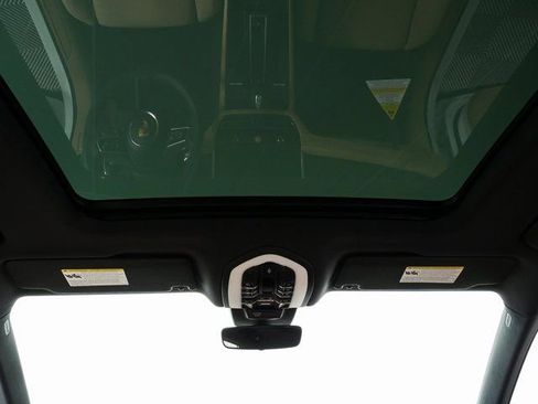 New 2026 Porsche Macan image 21