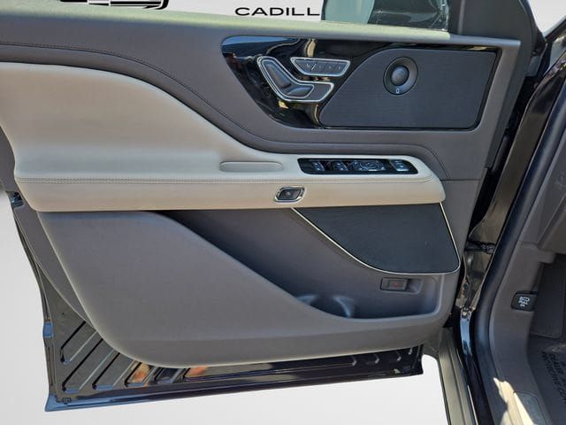Used 2022 Lincoln Aviator Reserve w/ Elements Package Plus AWD/4WD image 15