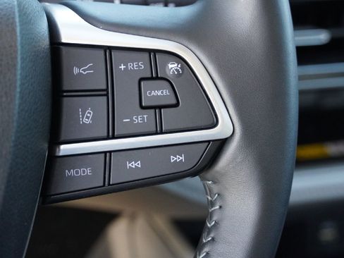 Used 2023 Toyota Highlander XLE image 19