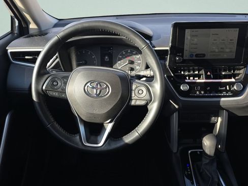Used 2024 Toyota Corolla Cross LE FWD image 12