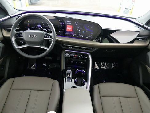Used 2025 Audi Q5 Premium w/ Convenience Package image 23