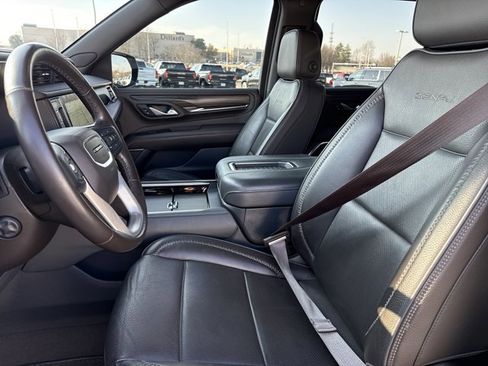 Used 2022 GMC Yukon XL Denali image 5