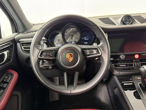 Certified 2026 Porsche Macan AWD/4WD image 11