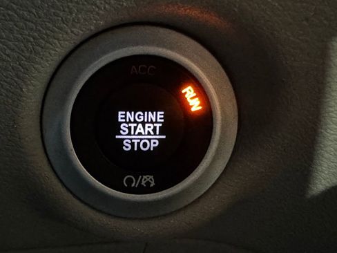 Used 2024 Chrysler Pacifica Touring-L FWD image 39