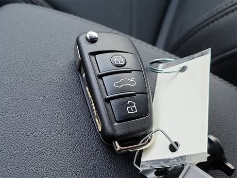 New 2025 Audi Q3 2.0T Premium image 28