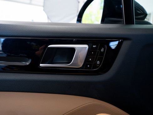 Used 2021 Porsche Cayenne image 28