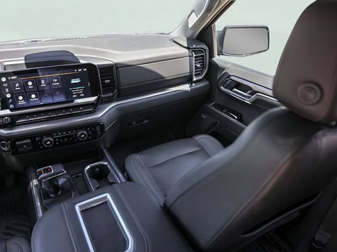 Used 2022 Chevrolet Silverado 1500 LTZ AWD/4WD image 31