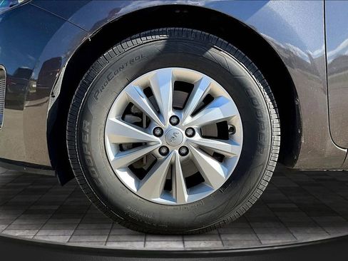 Used 2017 Kia Sedona LX FWD image 26