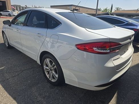 Used 2018 Ford Fusion SE FWD image 4