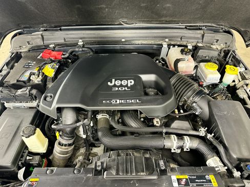 Certified 2022 Jeep Wrangler Unlimited Sahara AWD/4WD image 36