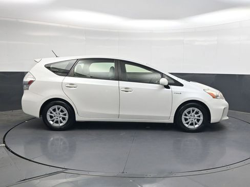 Used 2014 Toyota Prius V Three FWD image 3