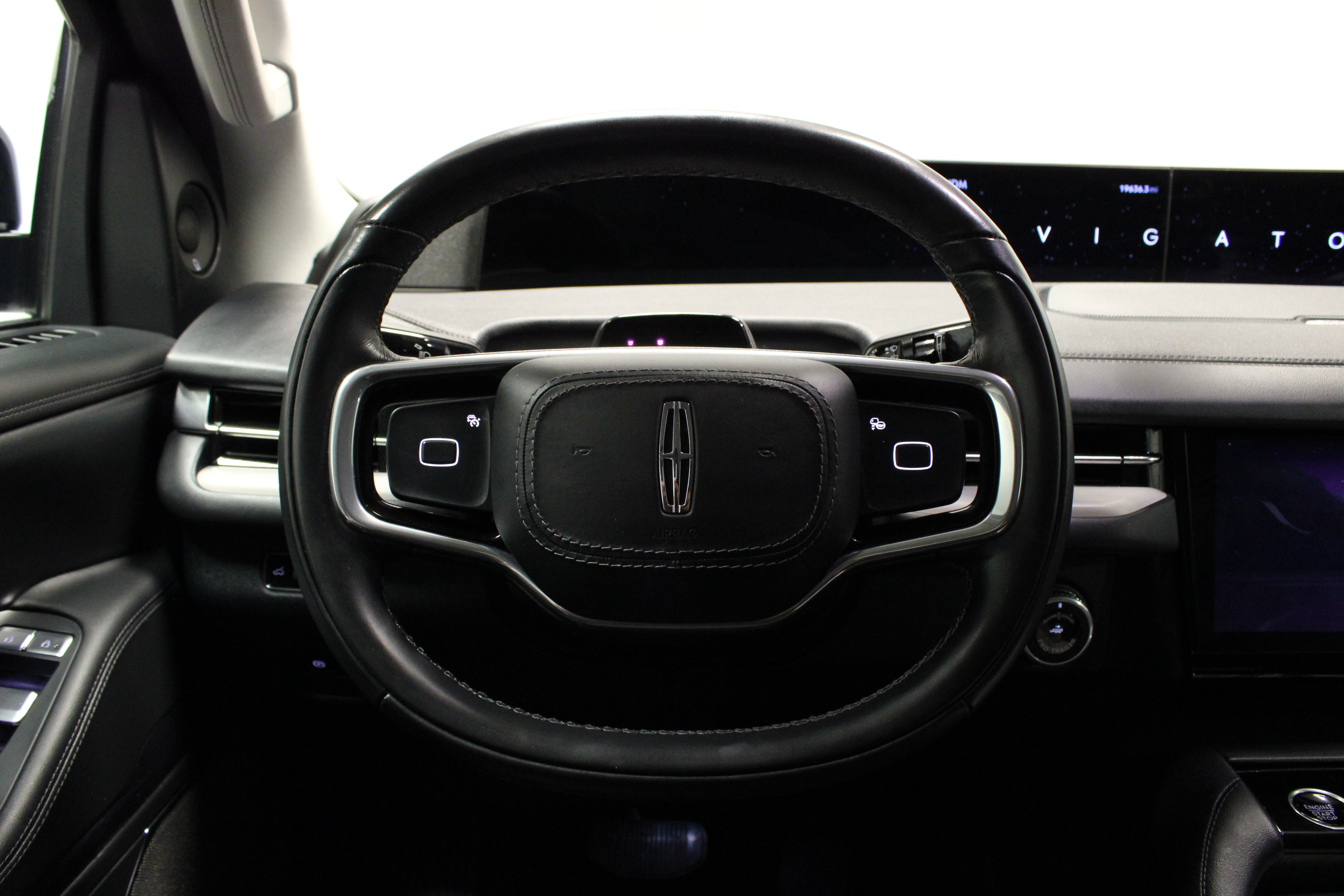 Used 2025 Lincoln Navigator Reserve AWD/4WD image 25