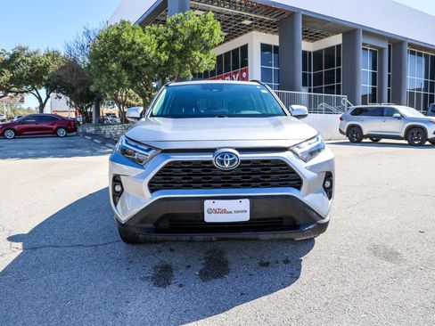 Used 2022 Toyota RAV4 XLE Premium image 3