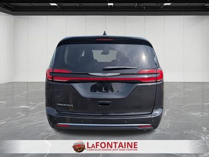 Used 2023 Chrysler Pacifica Touring-L