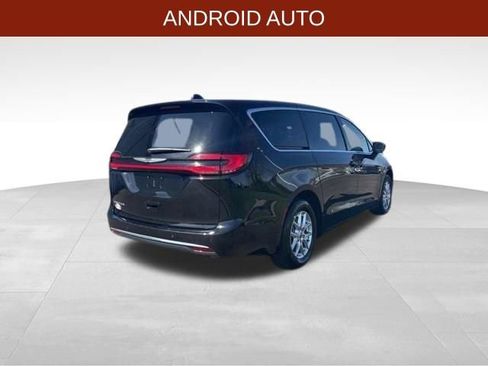 Used 2024 Chrysler Pacifica Touring-L image 7