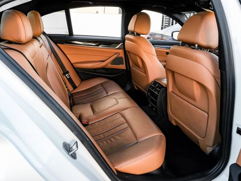 Used 2018 BMW 540i xDrive image 38