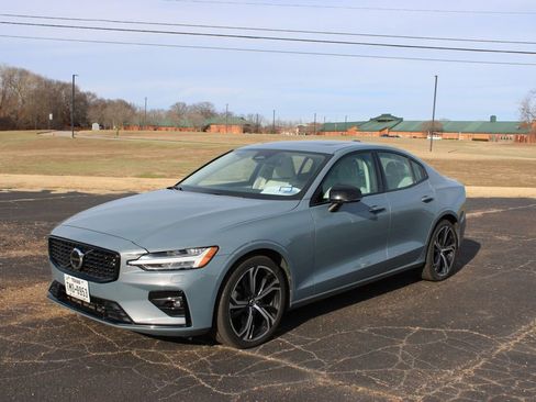 Used 2024 Volvo S60 B5 Plus image 4