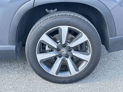 Used 2025 Honda Pilot Touring image 12