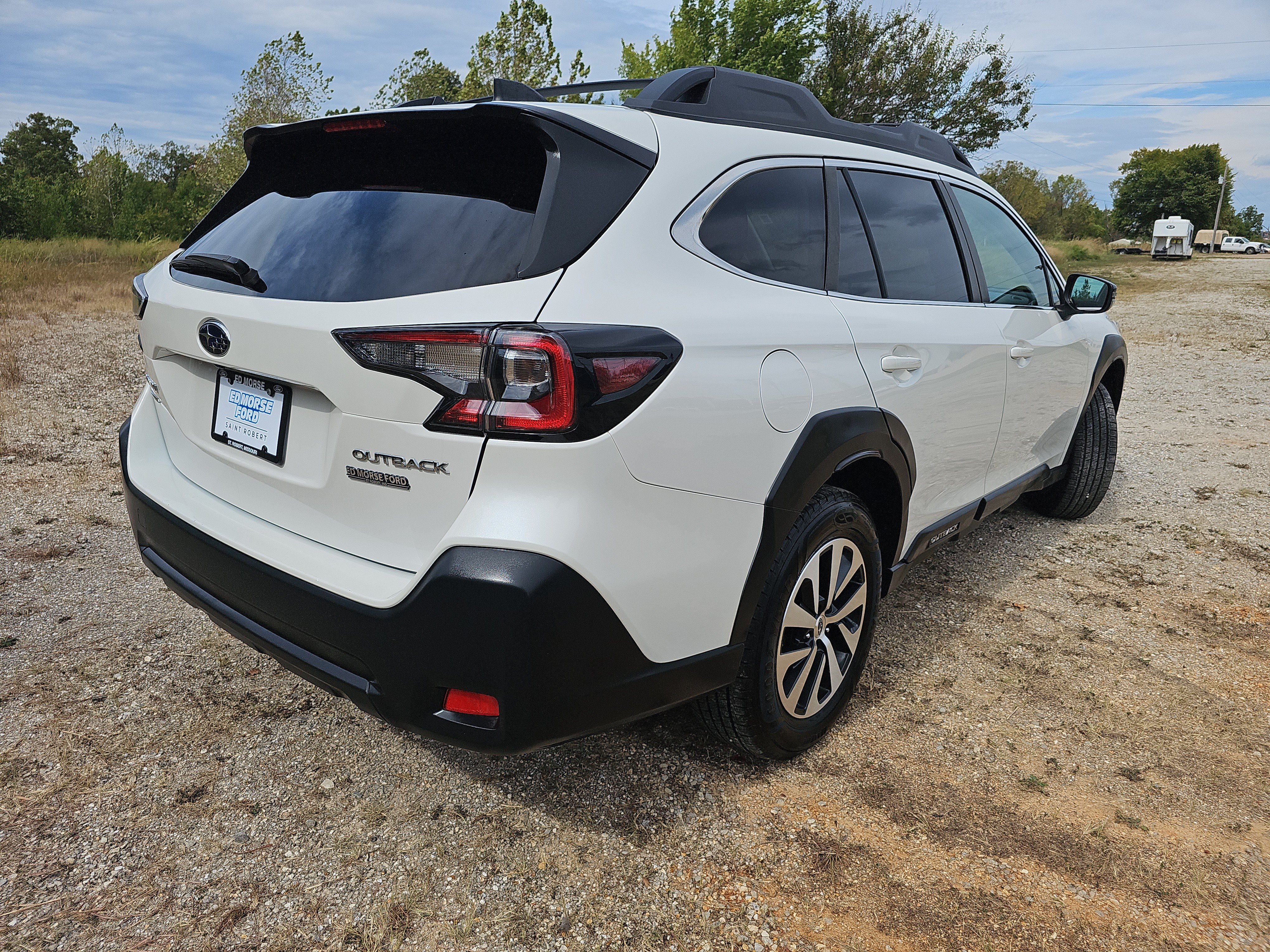 Used 2023 Subaru Outback Premium AWD/4WD image 4