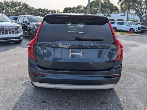 Used 2022 Volvo XC90 T5 Momentum w/ Climate Package image 12