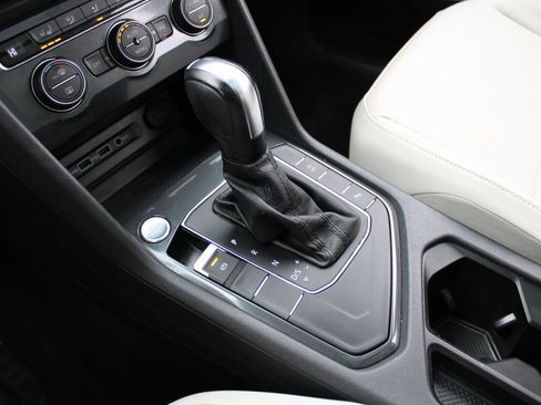 Certified 2020 Volkswagen Tiguan SEL image 19