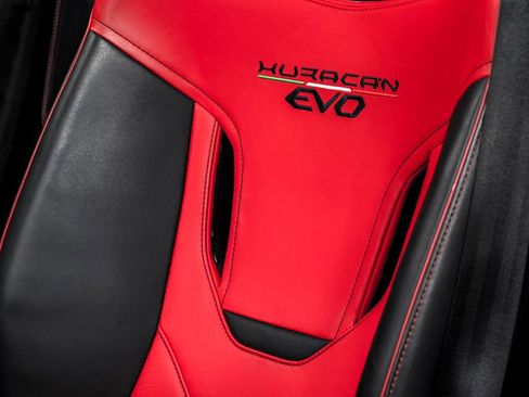 Used 2022 Lamborghini Huracan EVO RWD image 21