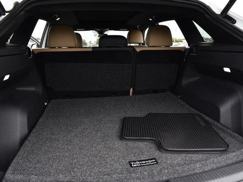 Used 2025 Volkswagen Atlas Cross Sport SE w/ Panoramic Sunroof Package FWD image 25