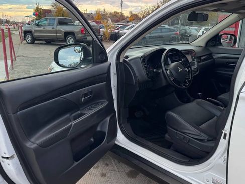 Used 2016 Mitsubishi Outlander SEL image 19