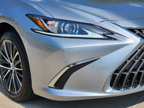 New 2025 Lexus ES 300h w/ Premium Package image 5