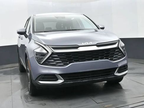 Used 2025 Kia Sportage LX FWD image 3