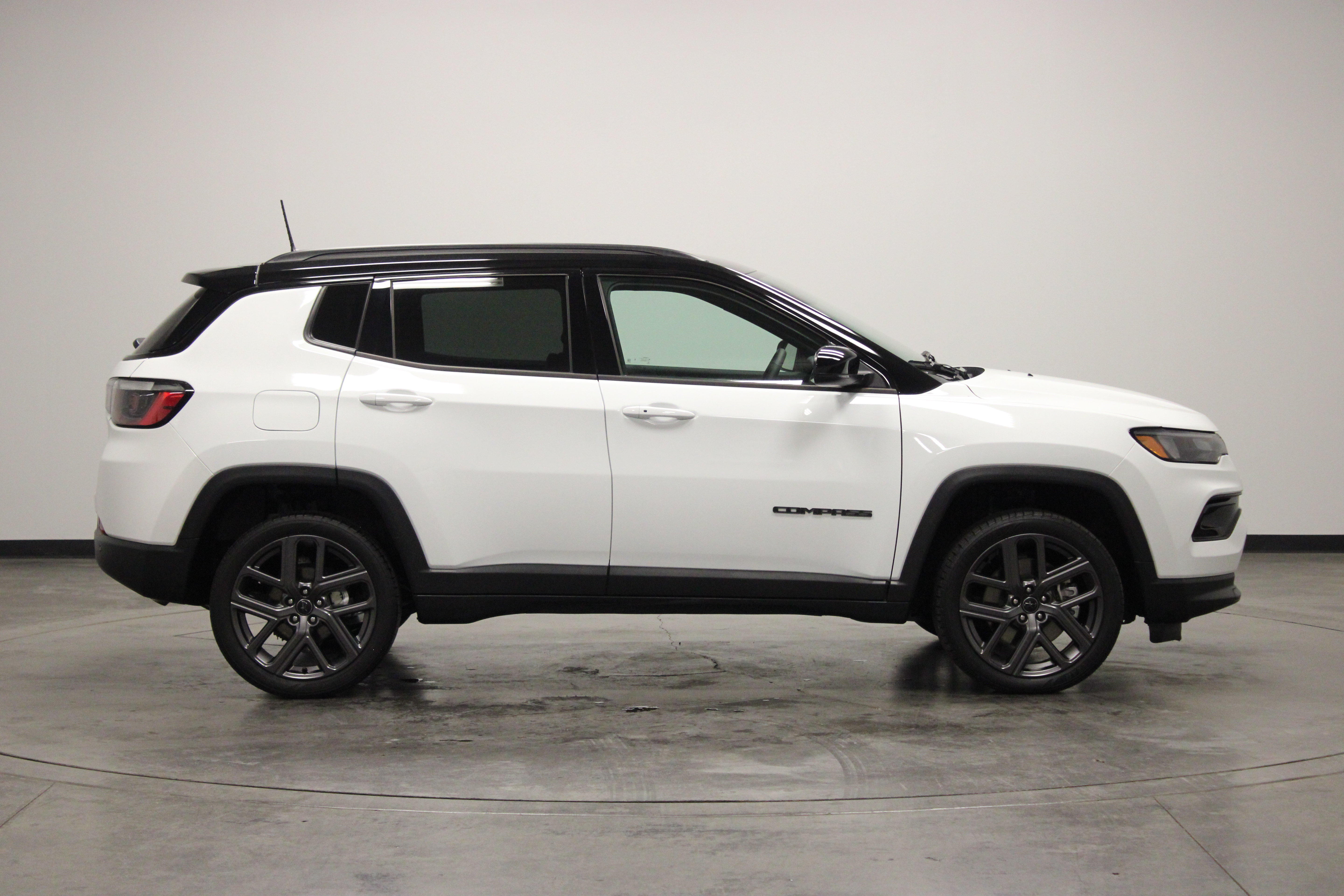 Used 2026 Jeep Compass Limited AWD/4WD image 9