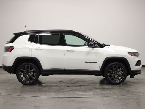Used 2026 Jeep Compass Limited AWD/4WD image 9