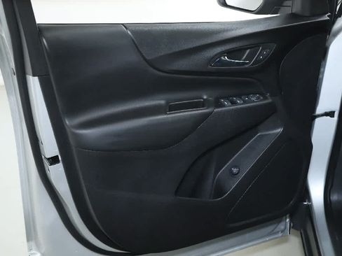 Used 2020 Chevrolet Equinox LT w/ Driver Convenience Package FWD image 15