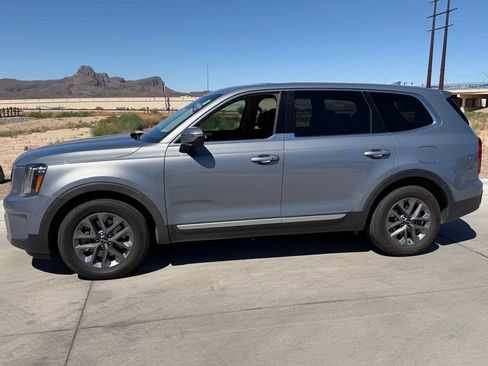 Used 2023 Kia Telluride LX FWD image 5