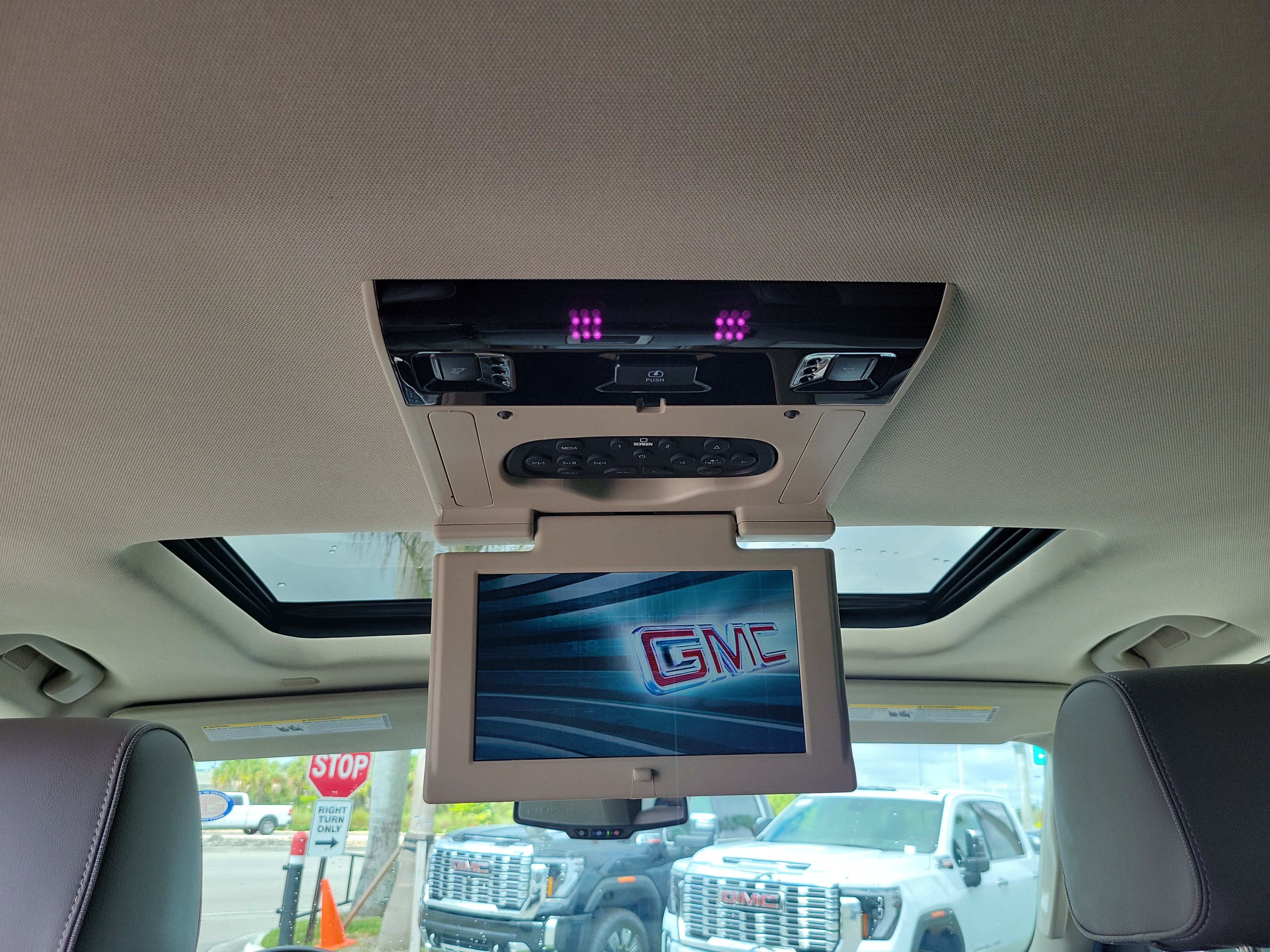 Used 2020 GMC Yukon Denali w/ Denali Ultimate Package AWD/4WD image 12