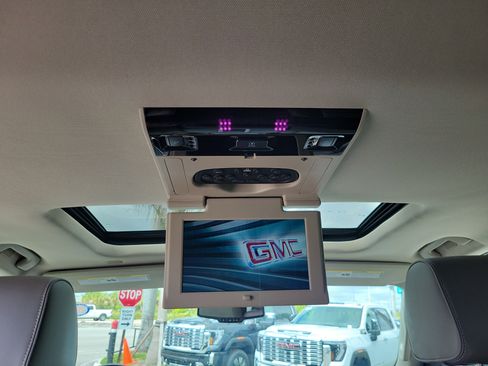Used 2020 GMC Yukon Denali w/ Denali Ultimate Package AWD/4WD image 12