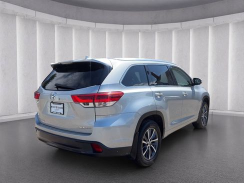 Used 2018 Toyota Highlander XLE AWD/4WD image 6